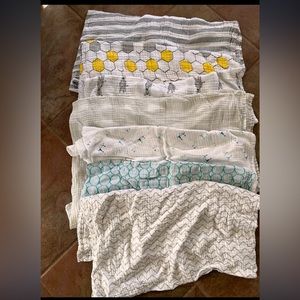 Set of Muslin swaddles and delivery blankets